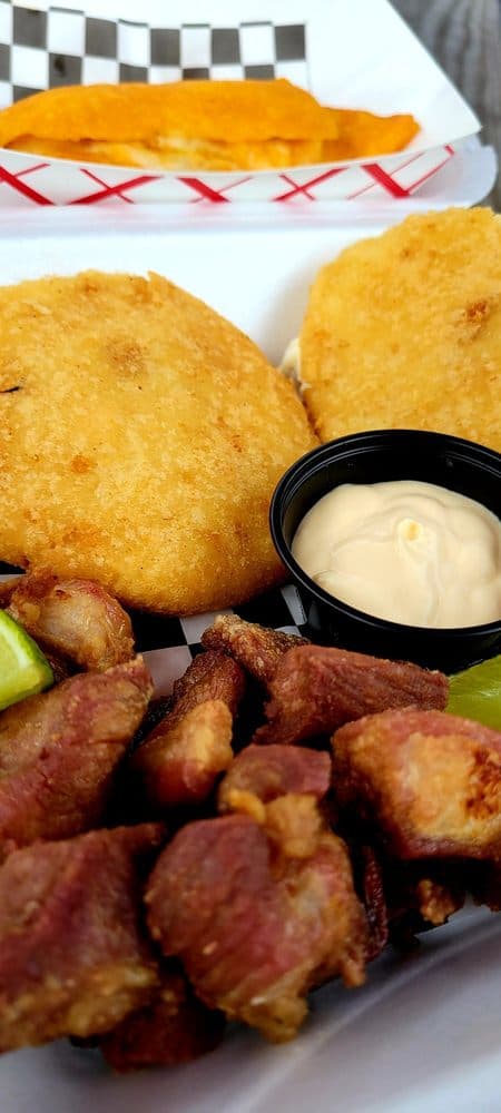 <b>Pana's Flavors</b>
<br>
<b>Dirección</b>: 1942 Wake Forest Rd. Raleigh, NC. 27608
<br>
<b>Teléfono</b>: (919) 601-3722
<br>
<b>Sitio web</b>: 
<a href="http://www.panasflavors.com">www.panasflavors.com</a> 
<br>
<b><a href="https://www.yelp.com/map/panas-flavors-raleigh">Cómo llegar</a></b>
<br>
<br>Así se promocionan en Yelp: “Si te apetece comida caribeña o venezolana, tenemos algunos platos deliciosos para ti. Insistimos en utilizar únicamente ingredientes frescos y de alta calidad, y nuestro food truck busca brindarle al cliente comida de la más alta calidad”.