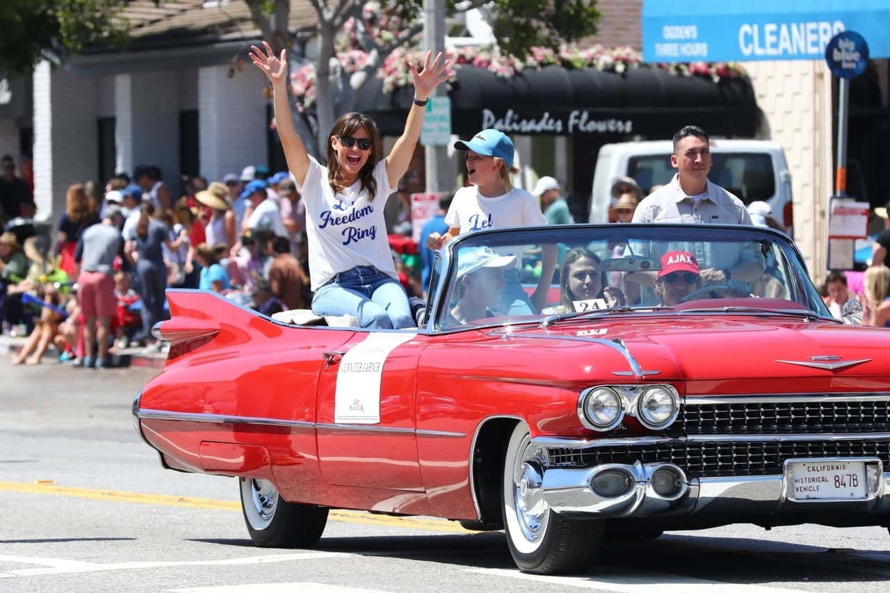 Garner, quien se desempeñó como Gran Mariscal del desfile, según The Grosby Group, tuvo tres hijos con el actor de Hollywood: Samuel, Violet Anne y Seraphina Rose.