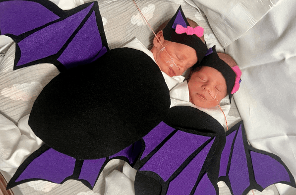 Como cada año, los bebés recién nacidos o prematuros en la NICU de Georgia se vistieron para celebrar la noche de Halloween. Estos adorables vampiros. ¿Quién no se dejaría chupar la sangre?