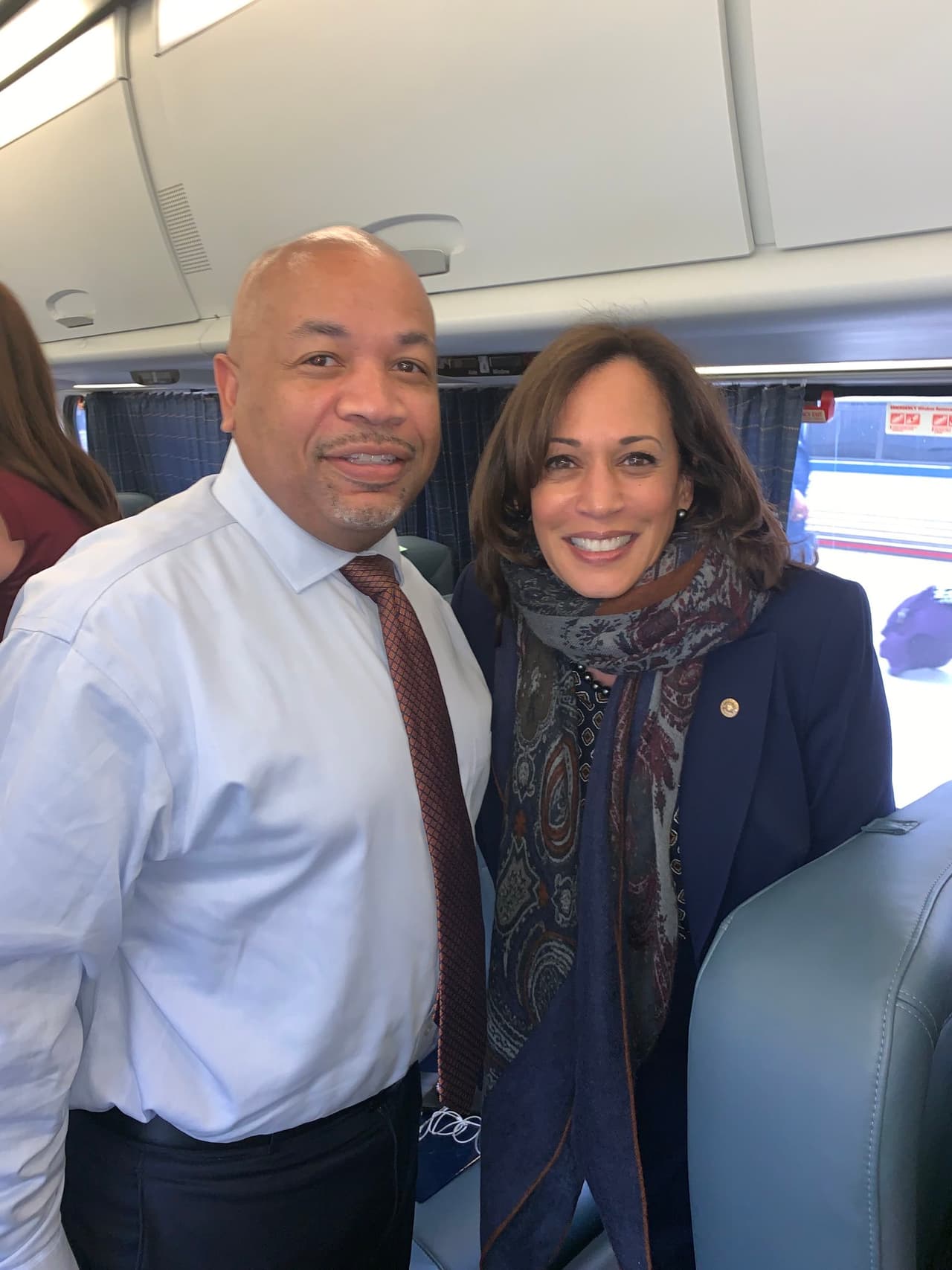 "Estoy extasiado de que Joe Biden ha elegido a mi buena amiga y compañera de cuarto de la universidad (Universidad de Howard) de mi primo Kamala Harris para ser el próximo vicepresidente de nuestro país! # BidenHarris2020", expresó en un tuit Carl Heastie, que ha servido en la Asamblea del Estado de Nueva York desde 2000.
<br>