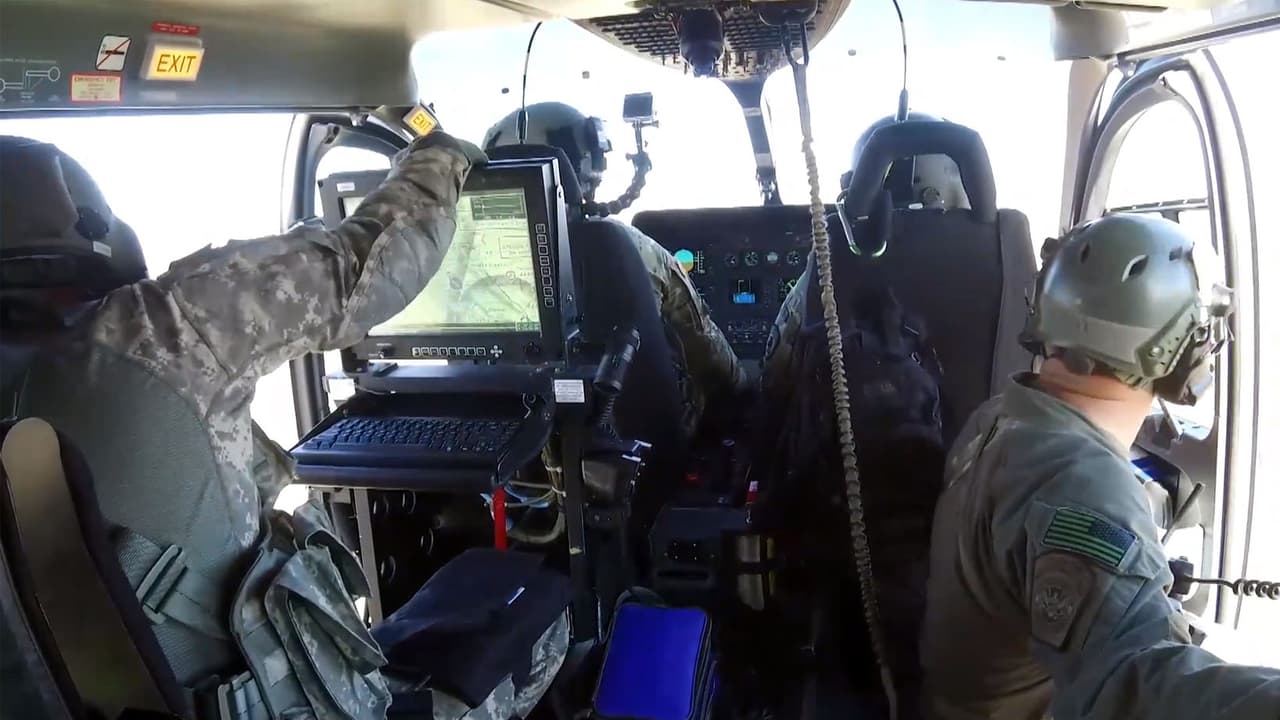 La Guardia Nacional realizó en conjunto con la Patrulla Fronteriza un operativo aéreo para rastrear un grupo de indocumentados. Hubo cinco arrestos.