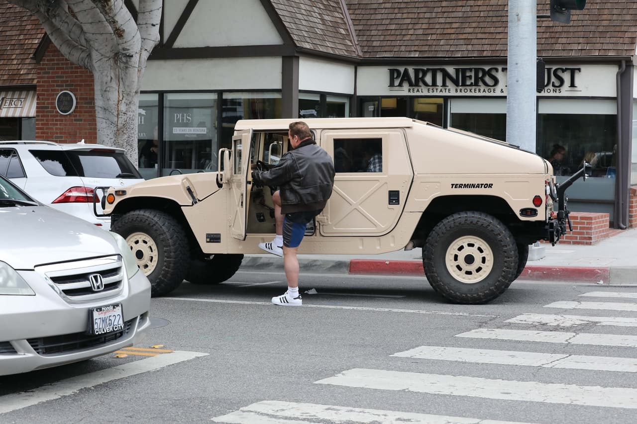 Pero sin duda el favorito de la estrella de Hollywood es este Hummer H1 nombrado 'Terminator'.