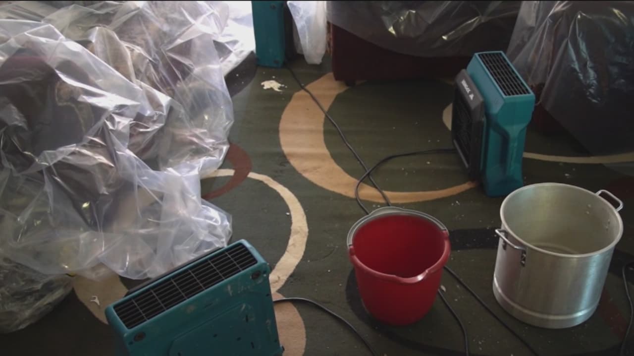 Familia desplazada tras inundación por fallo eléctrico busca ayuda legal en Sacramento