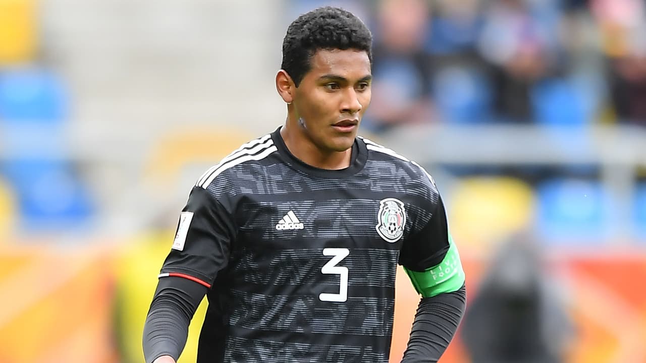 Gilberto Sepúlveda y ser el sucesor de Héctor Moreno: "Te exige más"