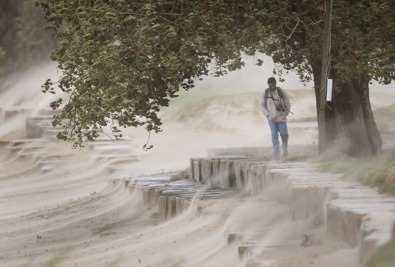 Los fuertes vientos provocan apagones en todo el estado de Illinois; así te puedes preparar