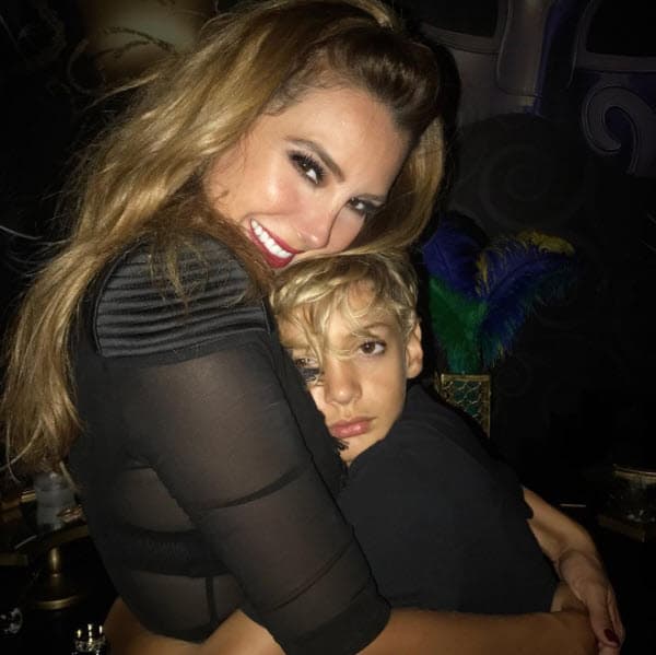 <b><a href="http://www.univision.com/temas/elizabeth-gutierrez">Elizabeth</a></b> nos tiene acostumbrados a verla con la cabellera rubia.