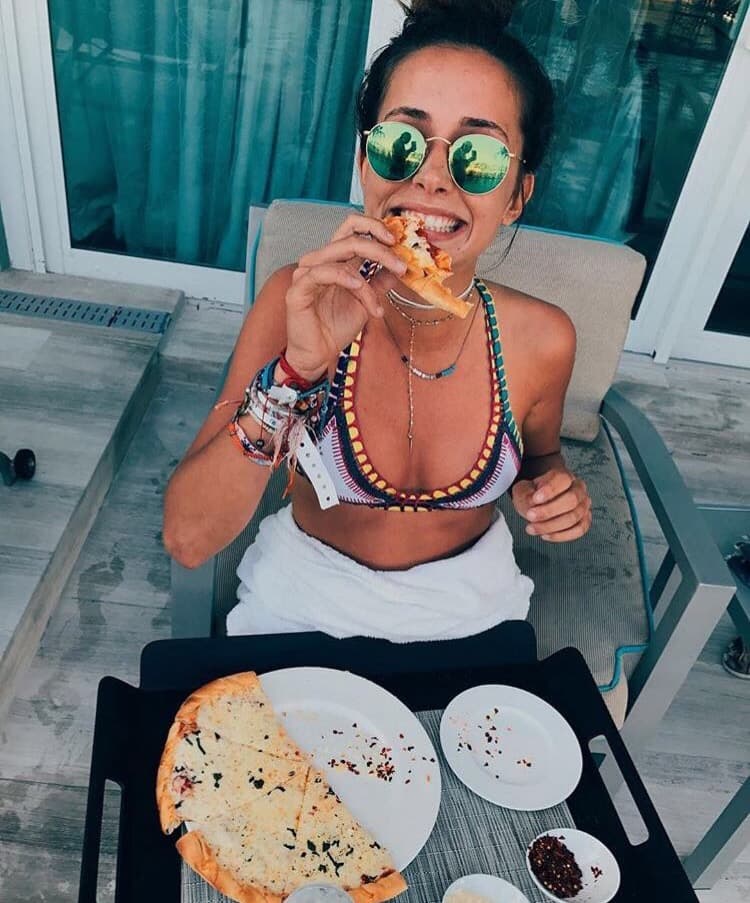 Hannah es una chica traviesa y muy simpática.