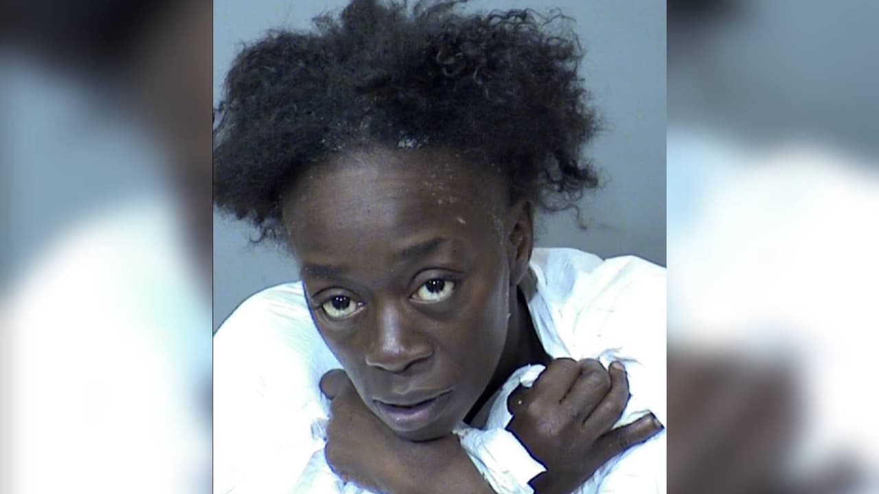 Encuentra cuerpo de una menor dentro de un basurero en Phoenix y arrestan a la madre