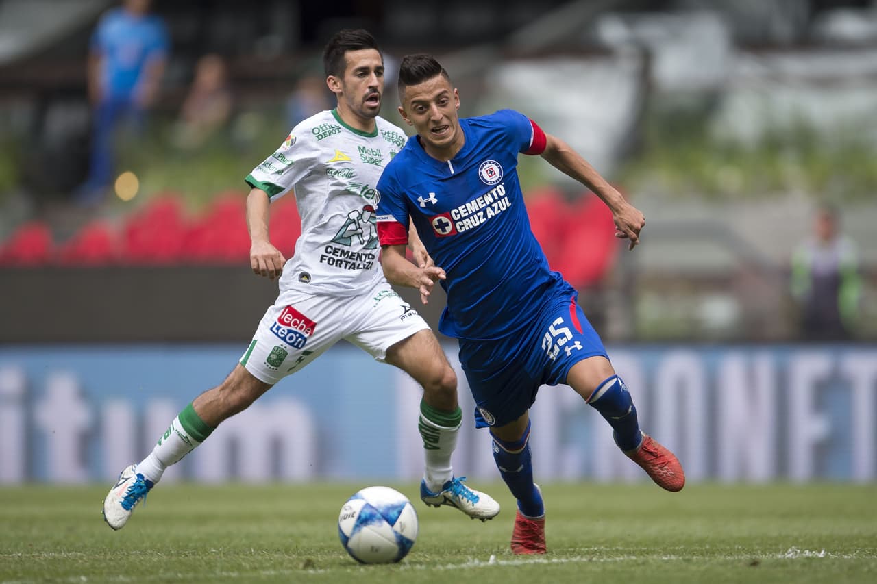 Alvarado cosechó títulos en su paso por Pachuca (Liga de Campeones de Concacaf) y Necaxa (Copa MX), algo que demuestra que es un ganador a su corta edad.