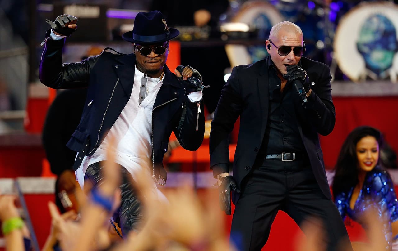 El tema cuenta con la colaboración del rapero Ne-Yo y de la modelo y cantante de origen cubana Nayer. Pertenece al disco Planet Pit de Pitbull. Ha vendido más de 8 millones de copias y la canción alcanzó el primer puesto del Billboard Hot 100.