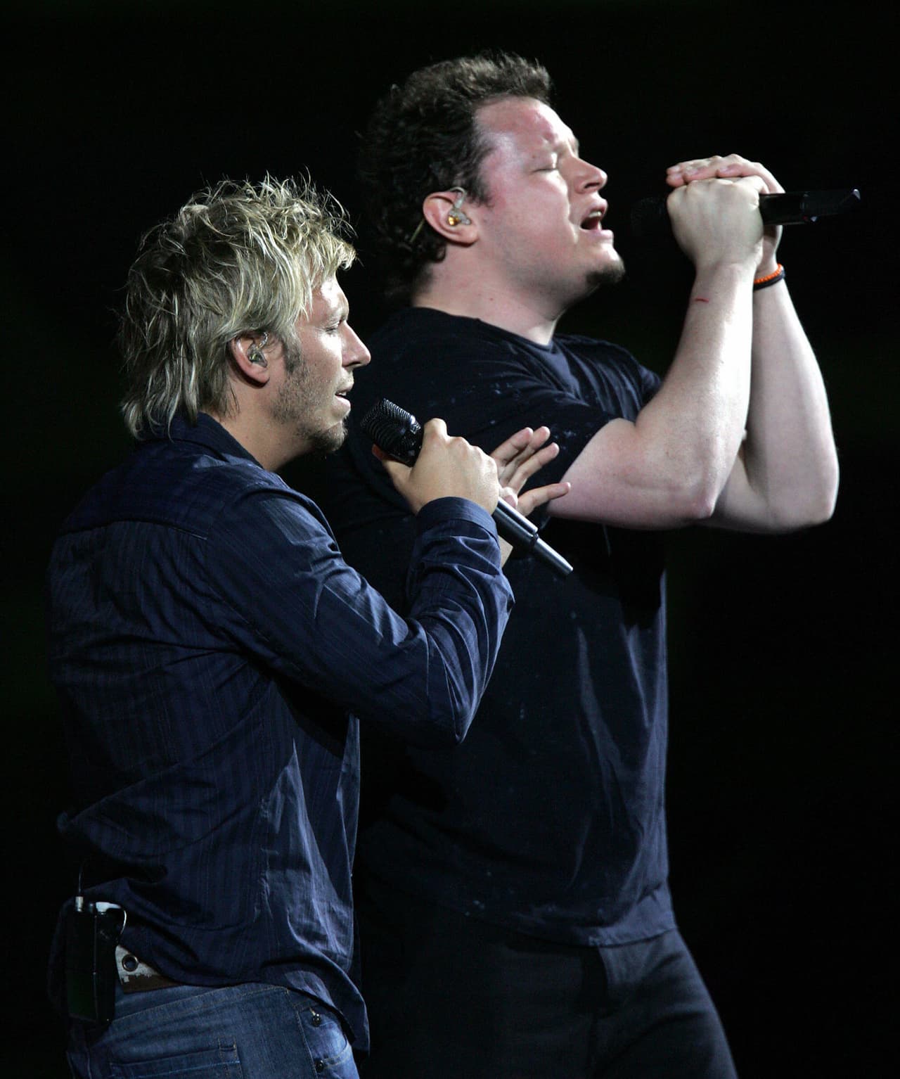 El tema fue escrito por Leonel García y Noel Schajris. Pertenece al álbum De Viaje. Llegó al puesto número cinco de la cartelera Billboard en 2004.