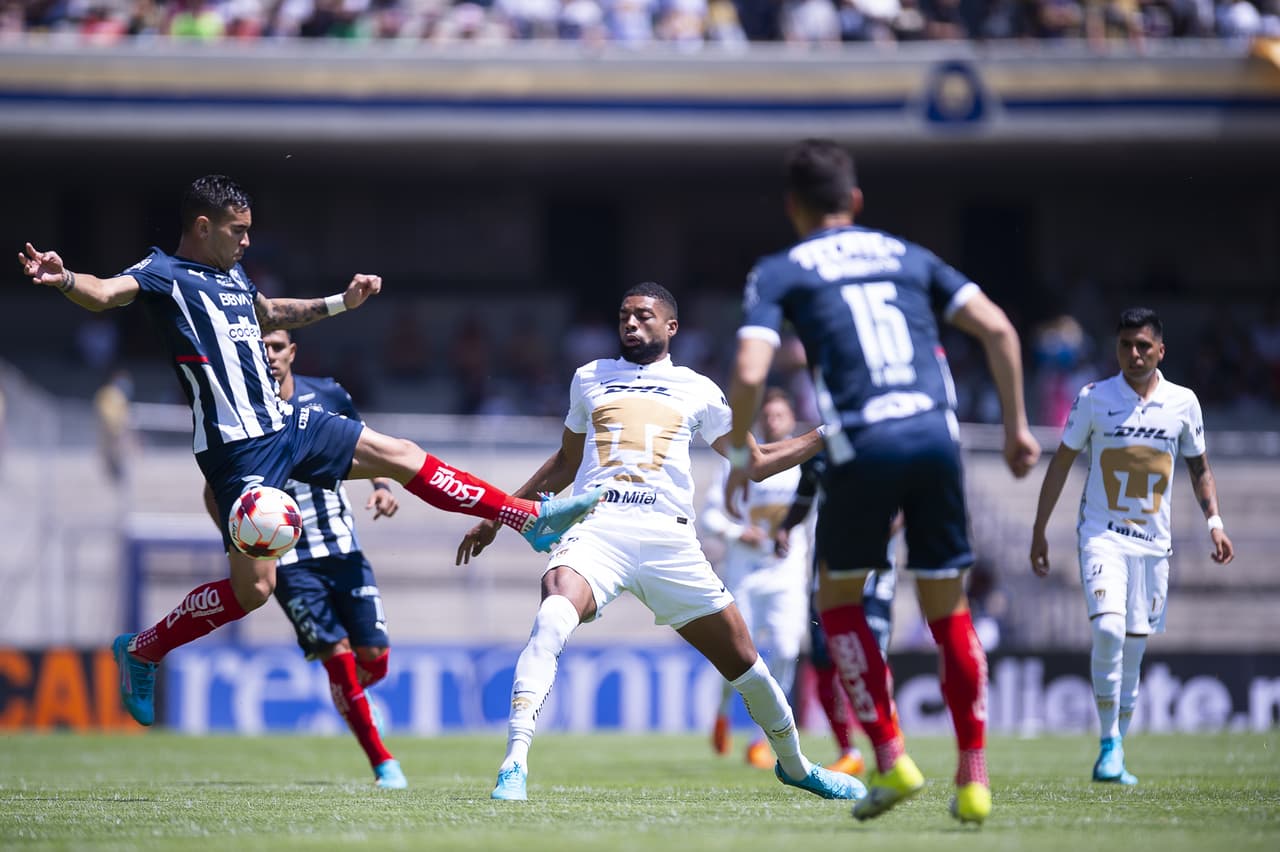 A pesar de haber jugado con 10 futbolistas la mayor parte del juego por la expulsión de Juan Ignacio Dinenno, los Pumas lograron una vital victoria ante Rayados.