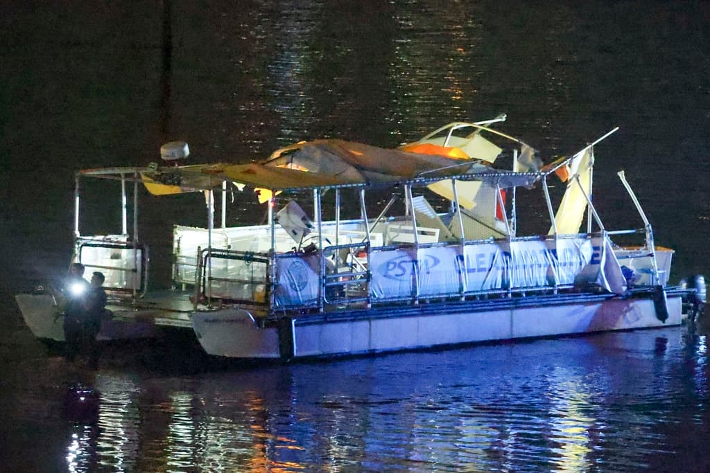 Bote choca a un ferry, dejando a una persona muerta y 12 hospitalizadas en Clearwater
