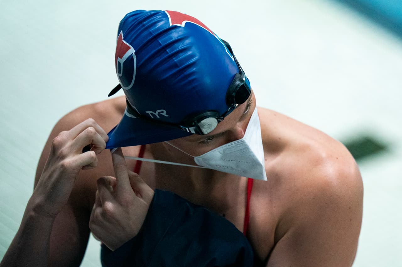 "La respuesta muy simple es que no soy un hombre", dijo Thomas. "Soy una mujer, así que pertenezco al equipo femenino. Las personas trans merecen el mismo respeto que todos los demás atletas reciben".