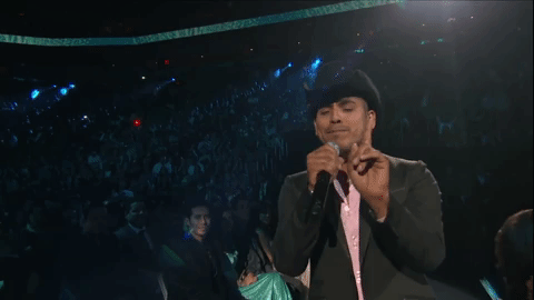 Espinoza Paz vivió una de sus mejores épocas como intérprete en el 2012 luego de colocar sus canciones como 'El último viernes' y en Premio Lo Nuestro presentó el tema: 'Un hombre normal'.