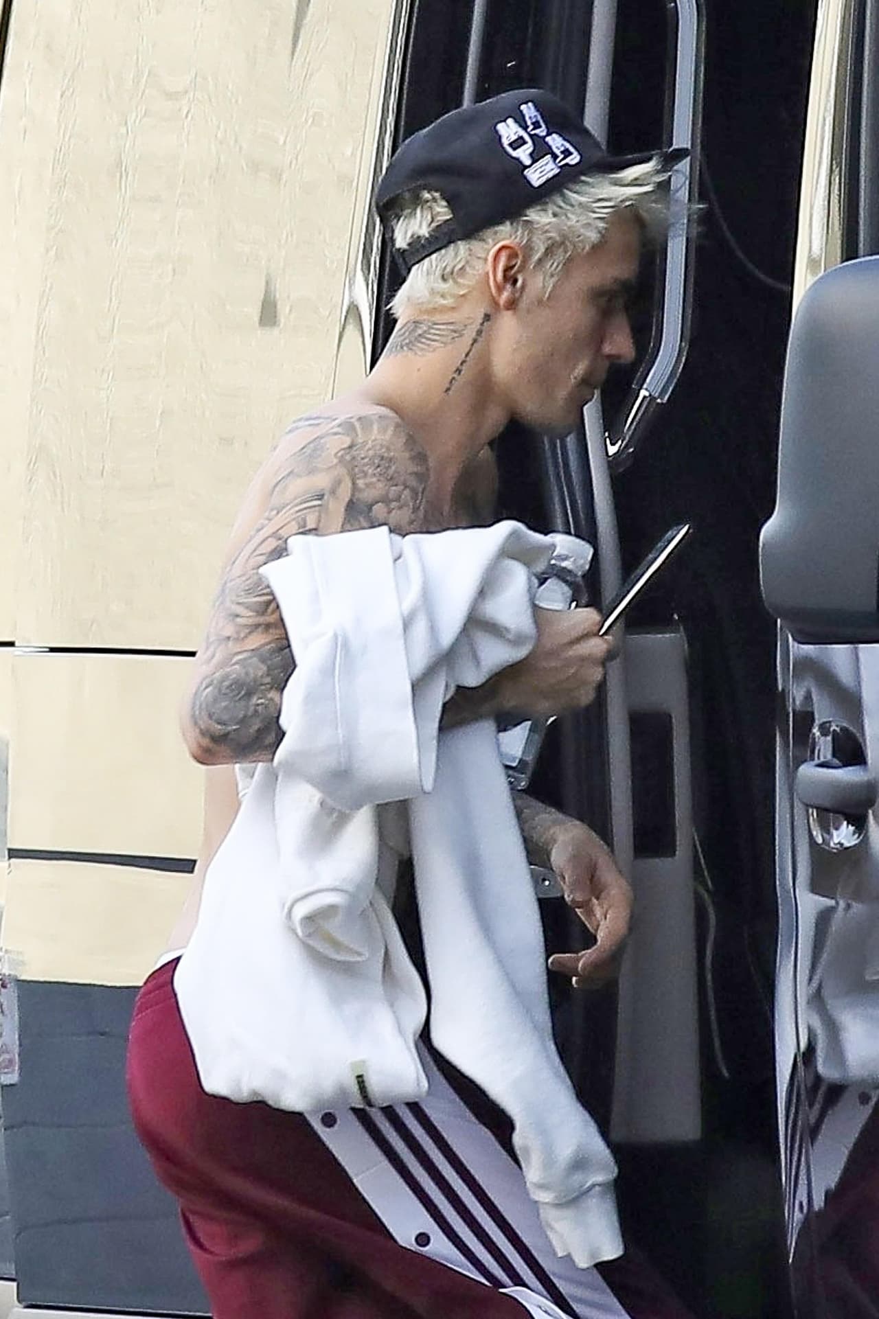 Además de sus fracturas emocionales, el cantante también ha llamado la atención por estar perdiendo peso. Nadie dijo que la preparación para un nuevo disco y ultimar la organización de la rumoreada gira 2020 fuera fácil.