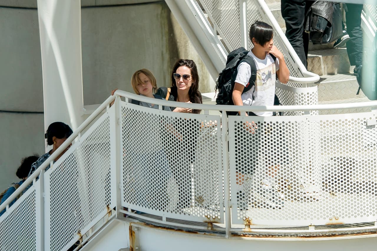 Angelina con sus nenes...