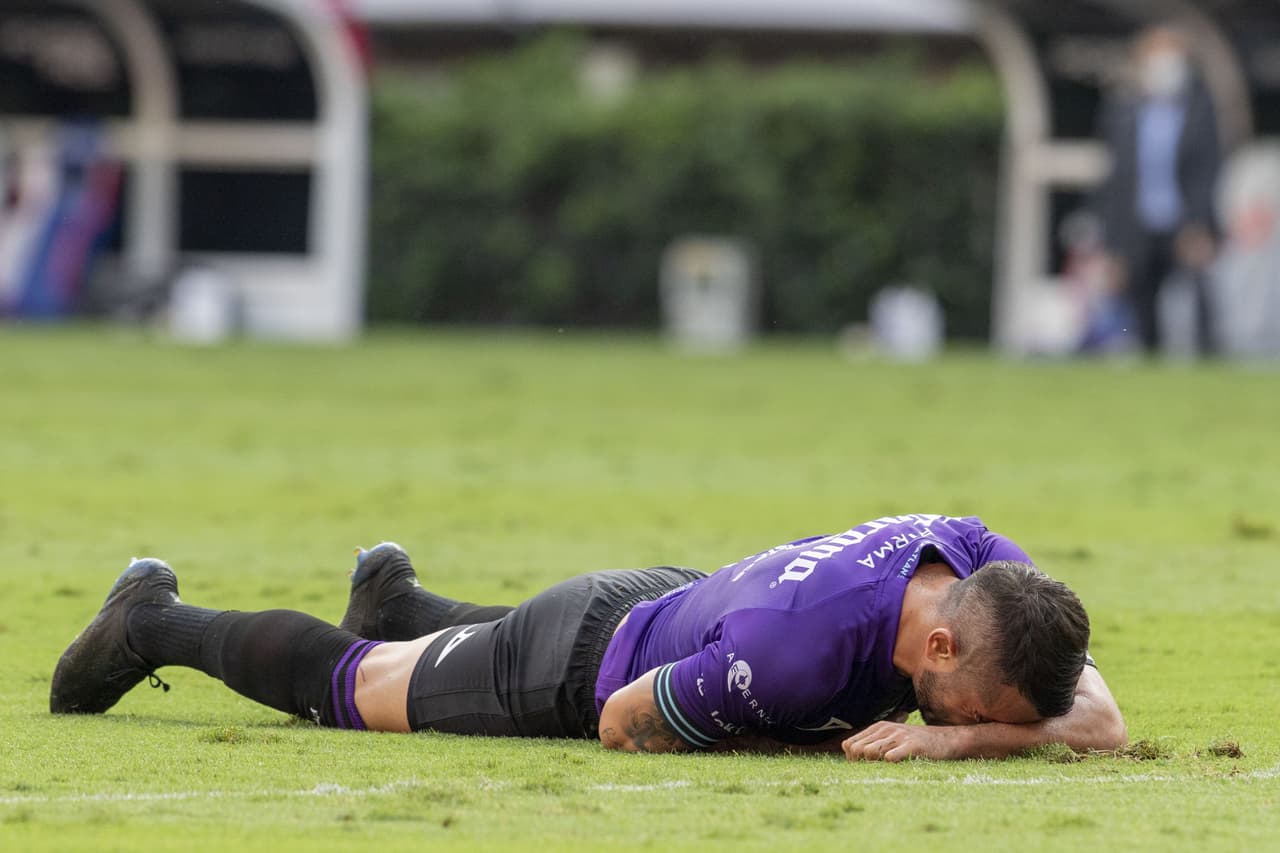 Hacia el final del primer tiempo, el partido bajó de intensidad.