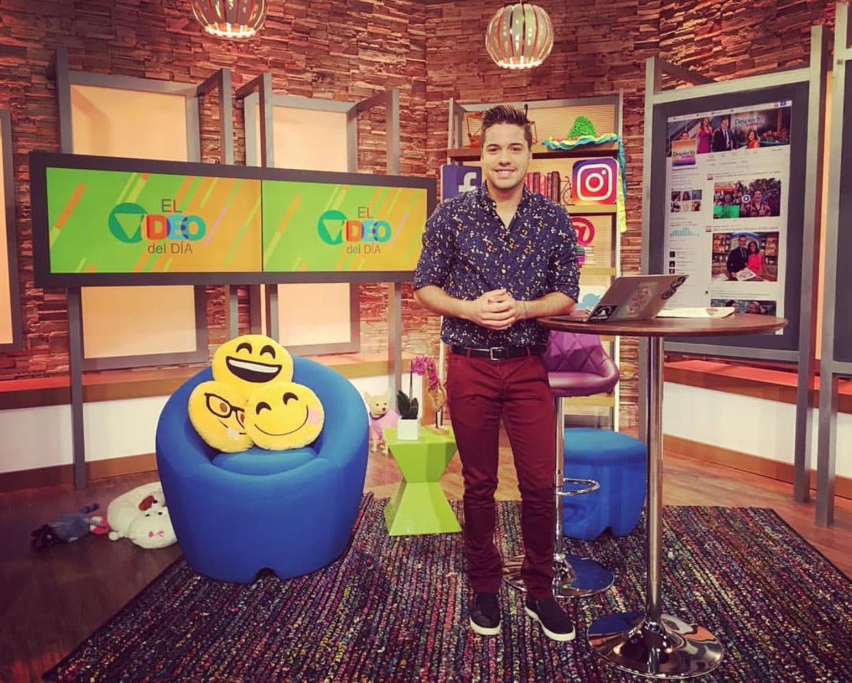 Lleno de entusiamo y simpatía, William nos acompaña desde entonces desde su Rincón Social.