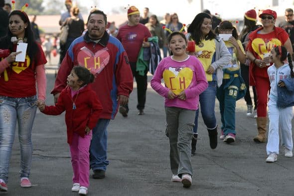 Desde las primeras horas de la mañana familias enteras se dieron cita en el homenaje a Gómez Bolaños.