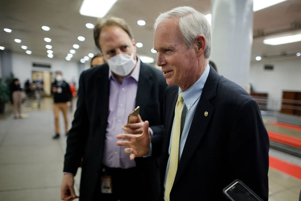 <b>WISCONSIN. Escaño republicano. En peligro.</b> Ron Johnson es el único senador republicano que busca la reelección en un estado que ganó Biden en 2020. Había ofrecido no cumplir más de dos períodos en el Senado, pero decidió lanzarse a un tercer mandato. Aunque sus niveles de aprobación entre el electorado estatal son menores que su rechazo, algunos observadores destacan que en otras ocasiones ha desafiado las tendencias y ha logrado imponerse electoralmente.