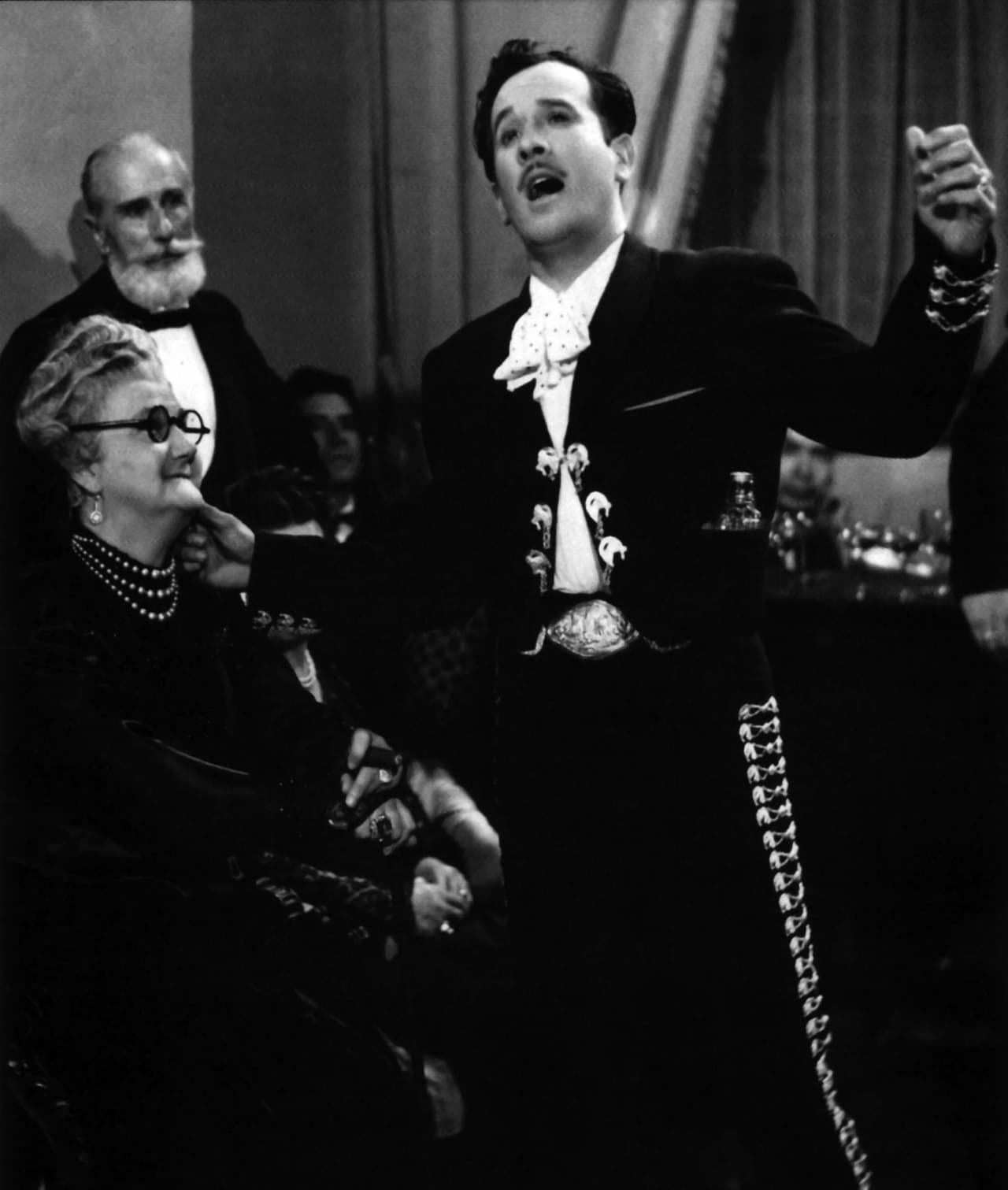 Pedro Infante fue una figura estelar en la Época de Oro del cine mexicano. Muchas de sus películas fueron escritas especialmente para que luciera sus dotes como actor y cantante.