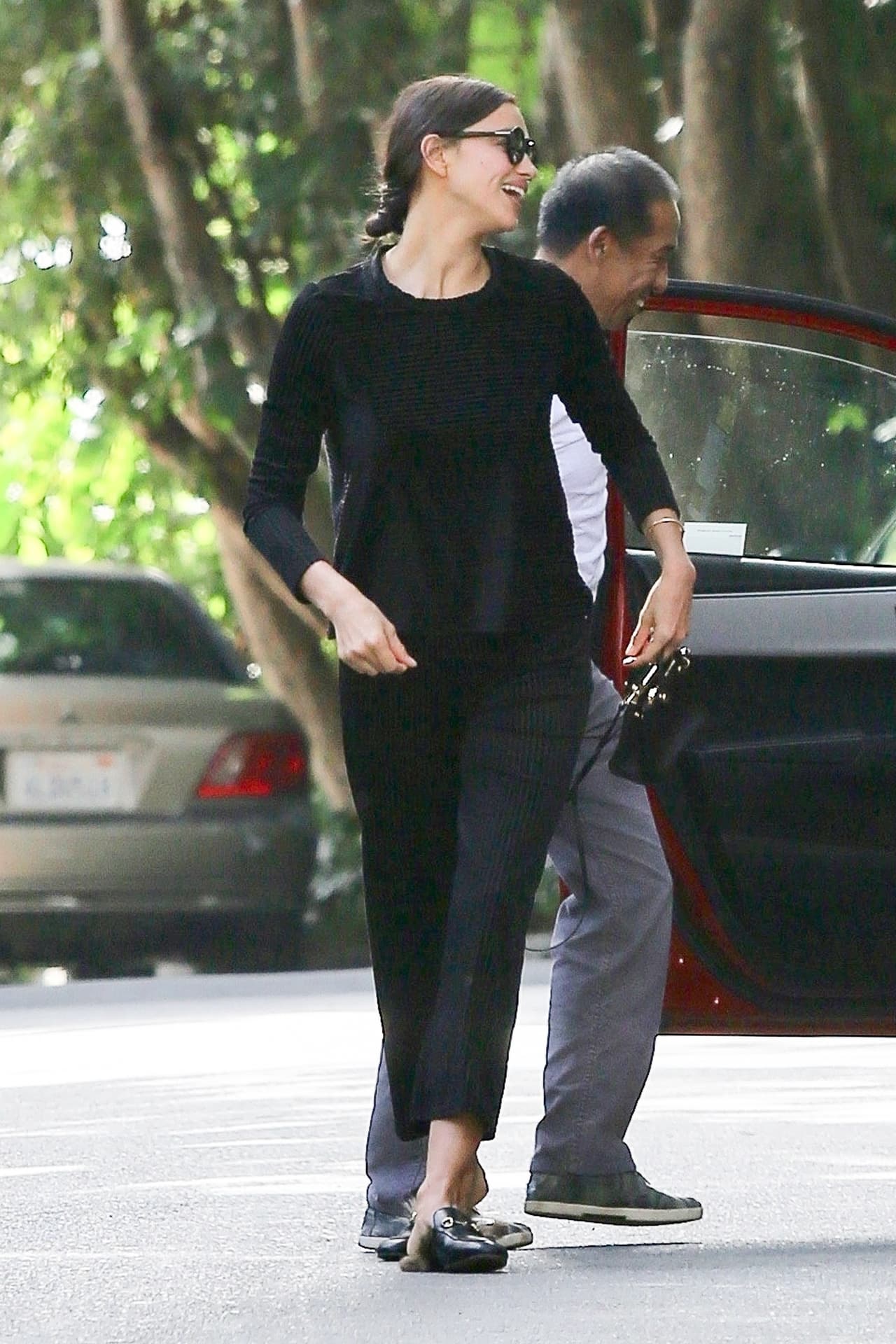 Aunque también hay famosas que eligen esta tonalidad como parte de un outfit para el gimnasio o un traje de calle como el de Irina Shayk.