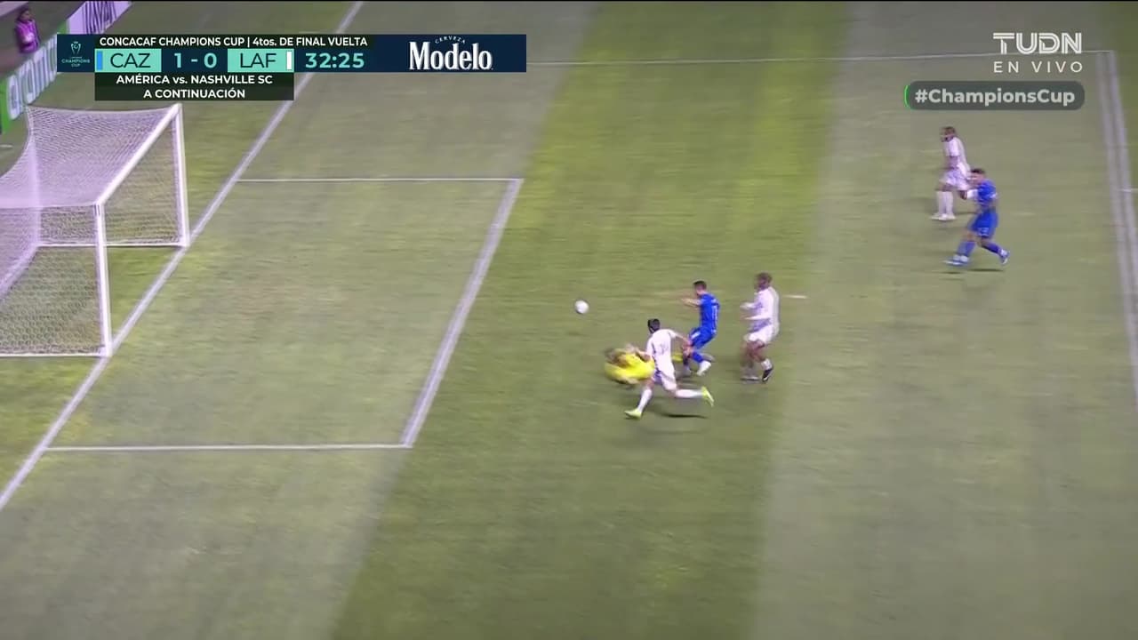 ¡Oso enorme de Montaño! Falla solo frente a Lloris y perdona el 2-0