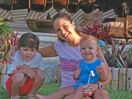 La también cantante se casó con 
<b>Manuel Mijares</b>, con quien procreó 2 hijos, el pequeño Manuelito y la hermosa Lucero, demostrando que los niños son su punto débil, pues cada vez que habla de ellos se derrite de puro amor.