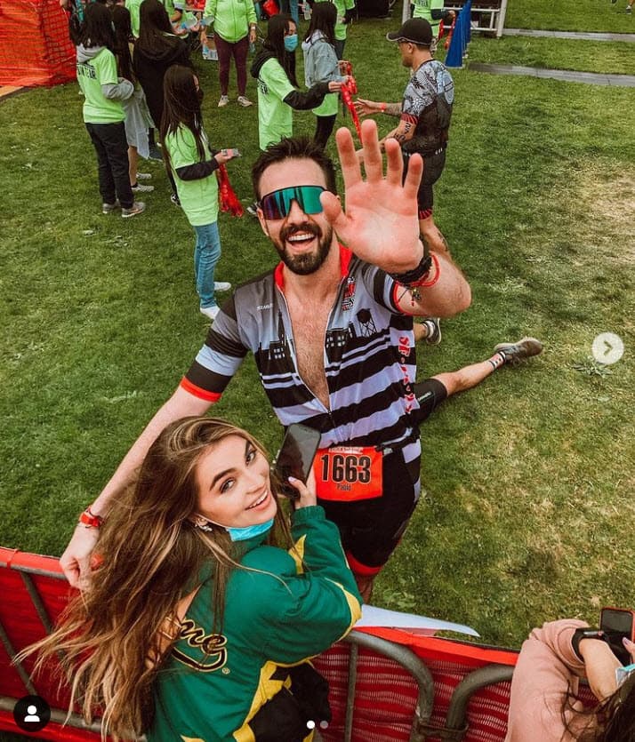 De hecho, el pasado fin de semana, la actriz apoyó a su novio en una competencia de triatlón en la que él participó en California: "Se me llenaron los ojos de lágrimas y
<b><a href="https://www.instagram.com/p/CSnmr9WHy9G/" target="_blank">no pude sentir más que mucho orgullo</a></b>, respeto y admiración por ti amor, por tu disciplina, tu determinación, tus ganas y sobre todo tu valentía", escribió Sofía Castro en Instagram.
