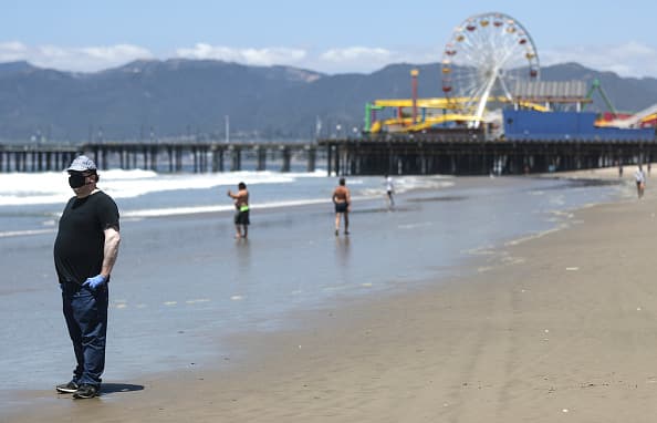 Las autoridades del estado están consientes de los beneficios que el ejercicio al aire libre aporta a la salud mental, mientras intentan frenar a las multitudes y una potencial propagación del
<a href="https://www.univision.com/temas/coronavirus">coronavirus</a>.