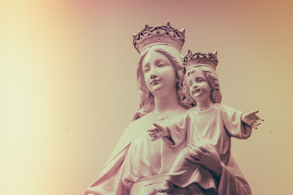 Es una linda oportunidad para que pidamos a nuestra Santísima Madre que nos ayude a llegar a ser más dignos, más santos y más amorosos hijos de Dios.