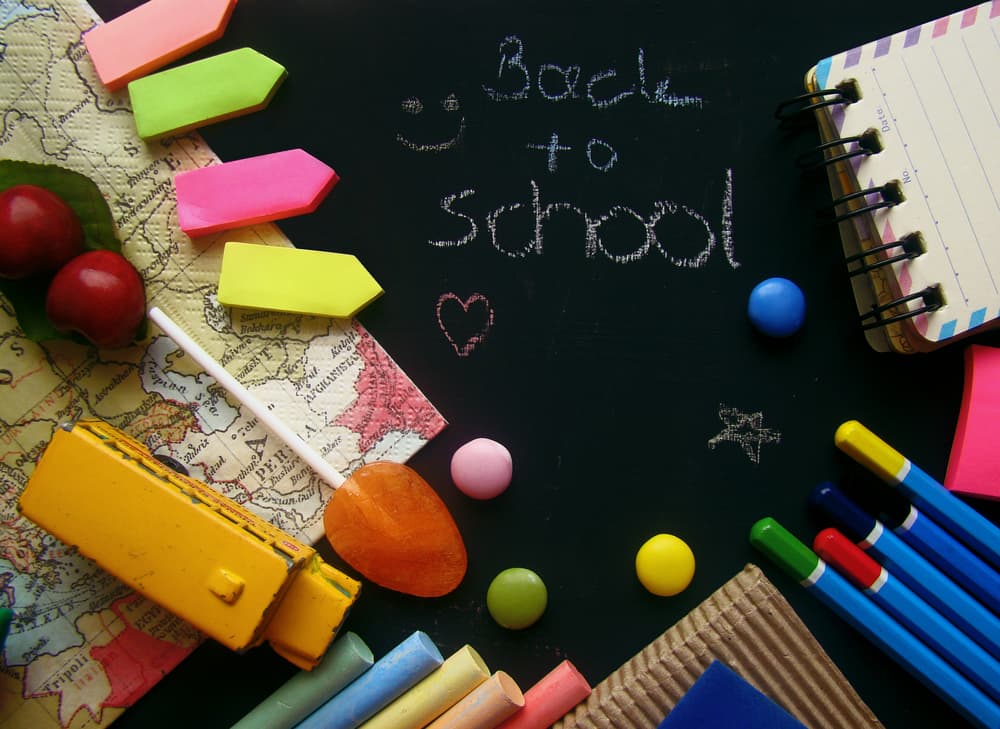 <b>Asegúrese de que su hijo tenga una mochila llena: </b>Tener los útiles necesarios es esencial cuando se prepara para un gran año escolar. Asegúrese de pasar por un
<a href="https://www.philasd.org/ringthebell/#shoprite" target="_blank">evento de sorteo de útiles escolares</a> del Distrito Escolar de Filadelfia.