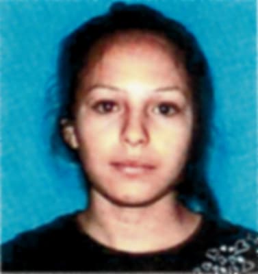 <h3 class="cms-H3-H3">Evelín Martínez</h3>
<br>
<br>Esta mujer de 30 años es buscada por su presunta participación en un asesinato y en otro intento de homicidio en 2009, cuando Martínez llevó a su novio, Steven Aguilar Medina, a una zona de bandas rivales en Los Ángeles, California, donde el hombre salió del vehículo les disparó varias veces. 
<br>
<br> Martínez fue acusada de asesinato e intento de asesinato y la agencia ofrece una recompensa de hasta 5,000 dólares por información que conduzca a su detención. 
<br>