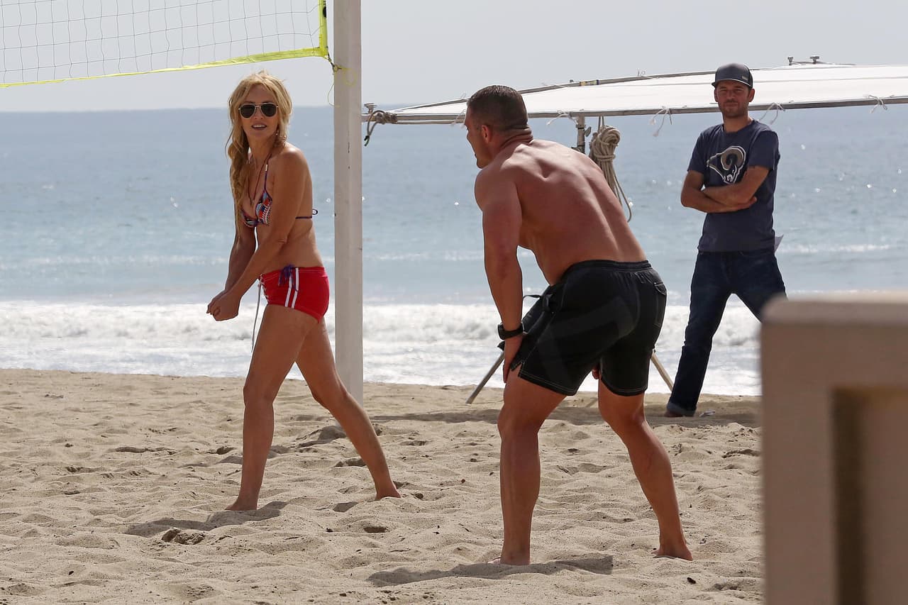 Sharon se puso manos a la obra.