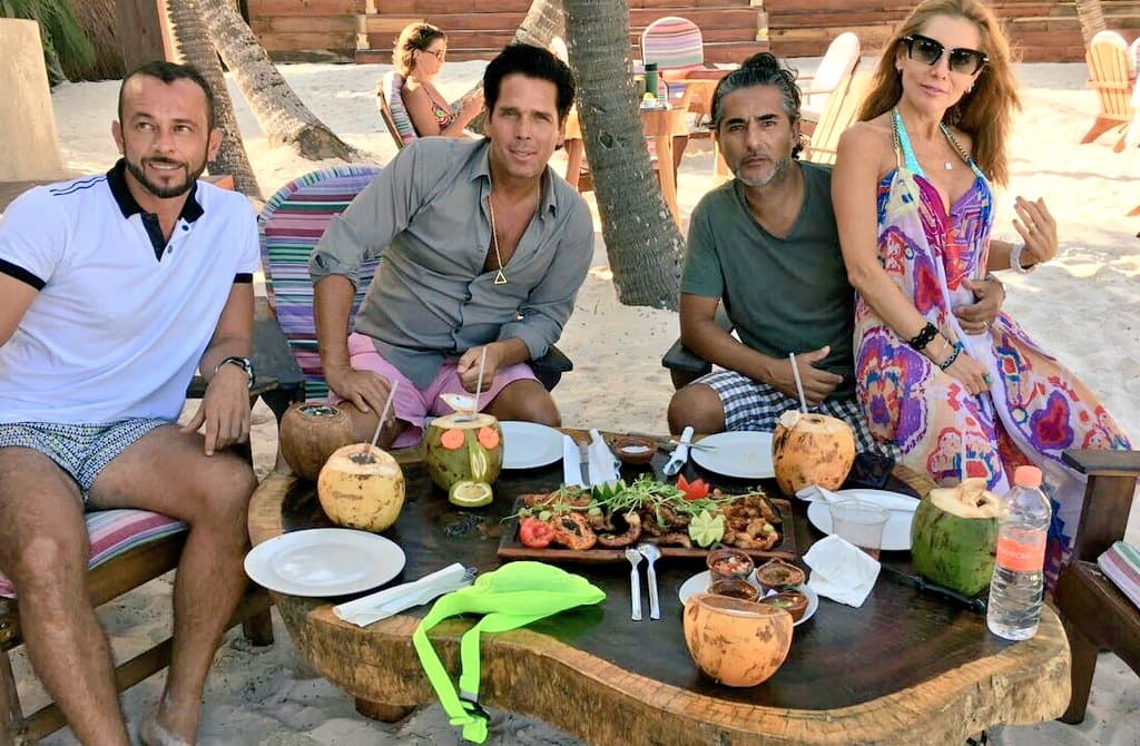 Raúl Araiza y su esposa Fernanda celebraron 21 años de casados en Tulum, México.