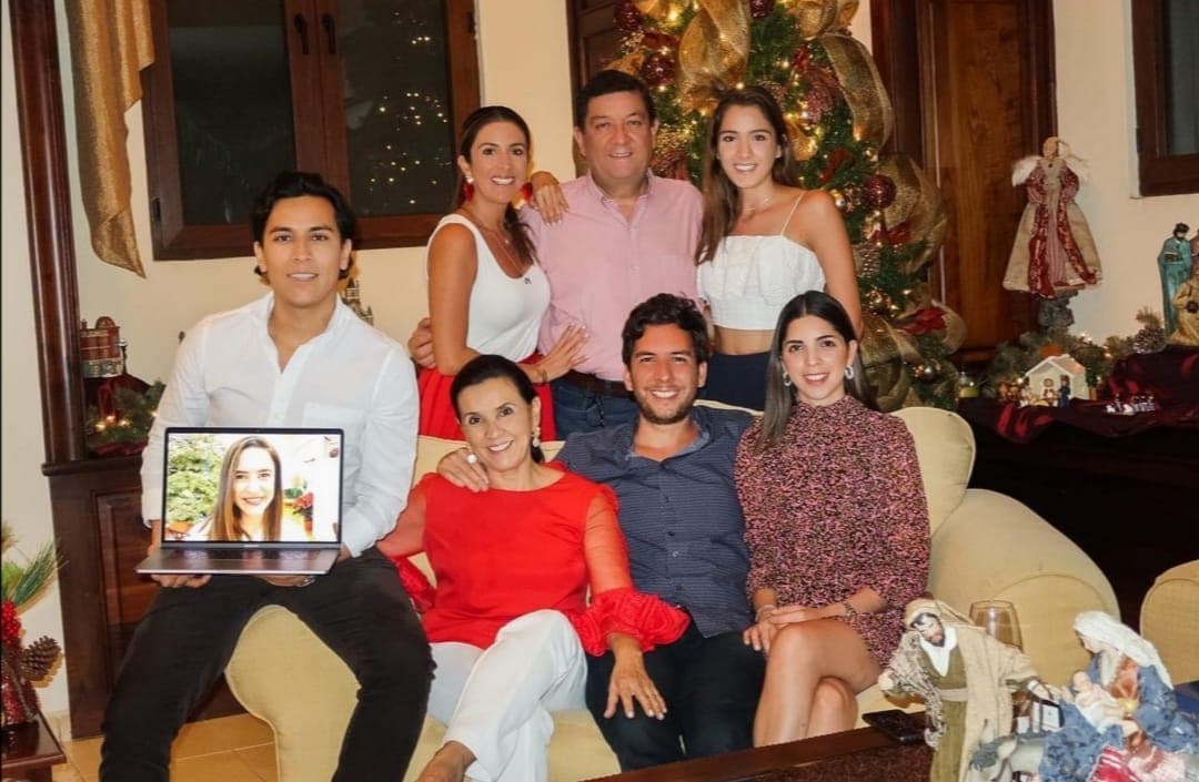 Tanto es el amor que se profesa Maity con su padre y familia, que siempre la tienen presente a pesar de la distancia, ya que viven en Honduras. En Navidad por ejemplo, estuvo con ellos a través de una videollamada.