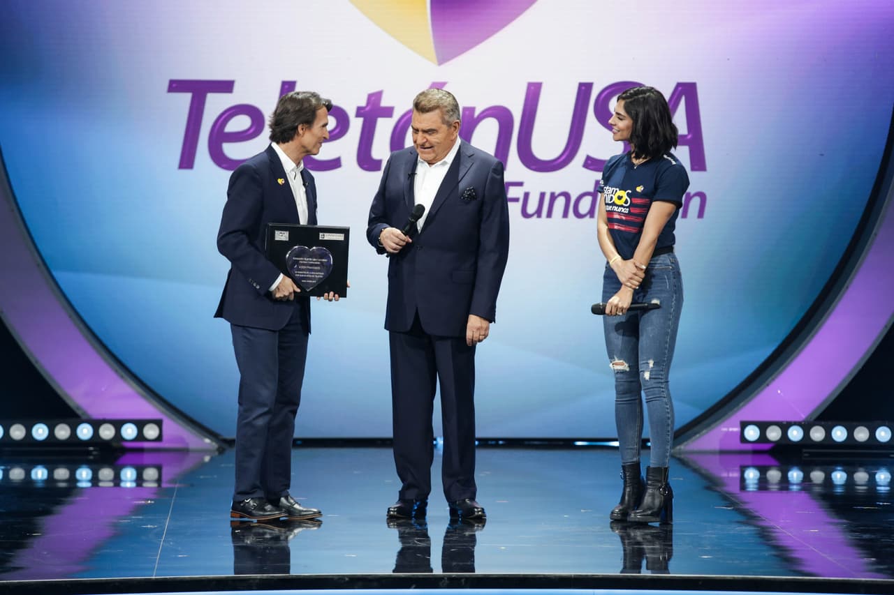 Don Francisco dijo que en ese momento no representaba a ninguna de las dos cadenas, sino a los niños del Teletón que necesitan de cada una de las donaciones para mejorar sus vidas.