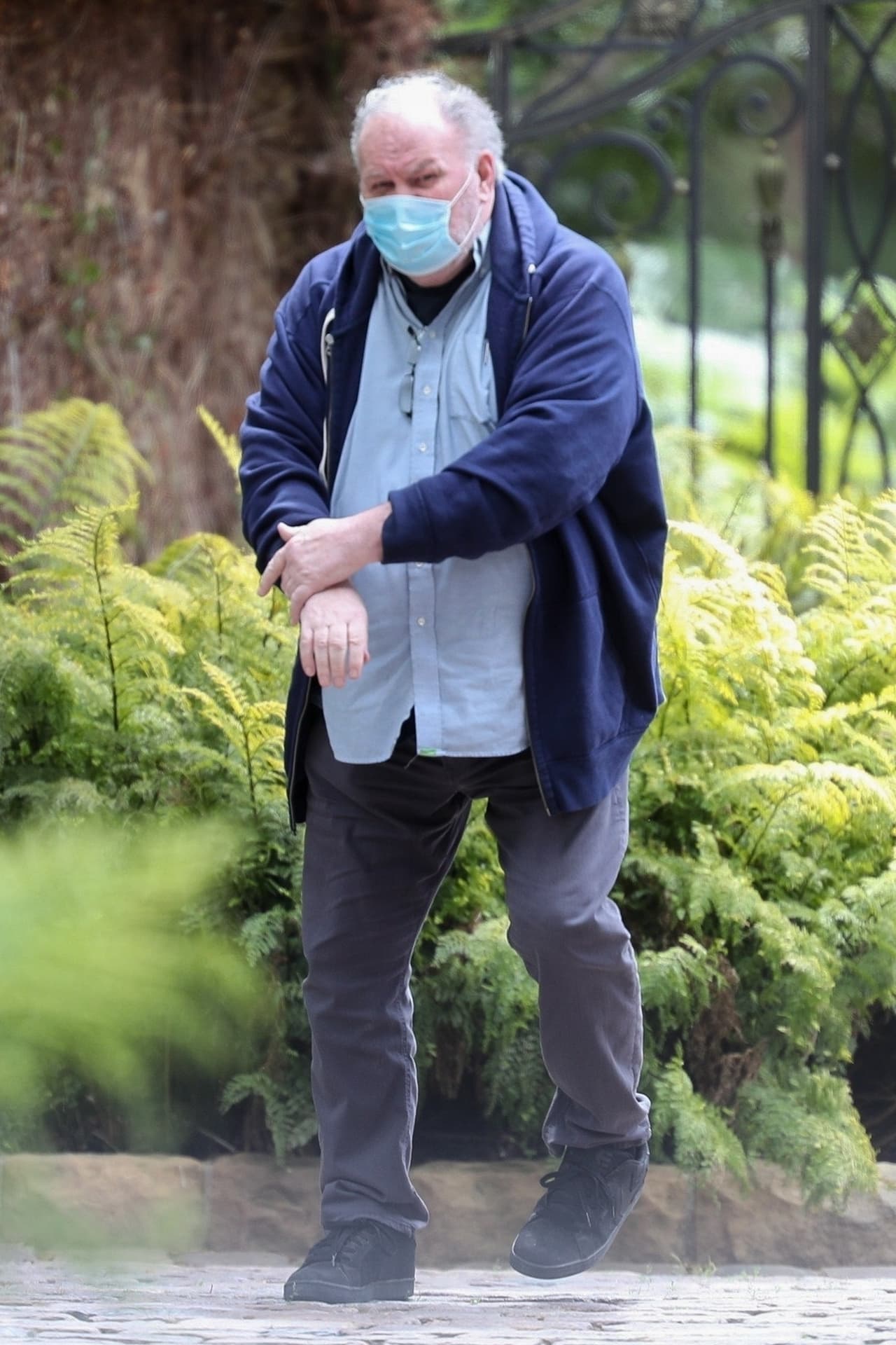 La separación entre él y la duquesa se suscitó a raíz de que semanas 
<b><a href="https://www.univision.com/entretenimiento/realeza/el-papa-de-meghan-markle-llama-arrogante-al-principe-harry-fotos" target="_blank">antes de la boda con el príncipe Harry</a></b>, Thomas Markle quedó expuesto por vender fotos a paparazzi y por dar una serie de entrevistas en las que criticó a su hija.
<br>