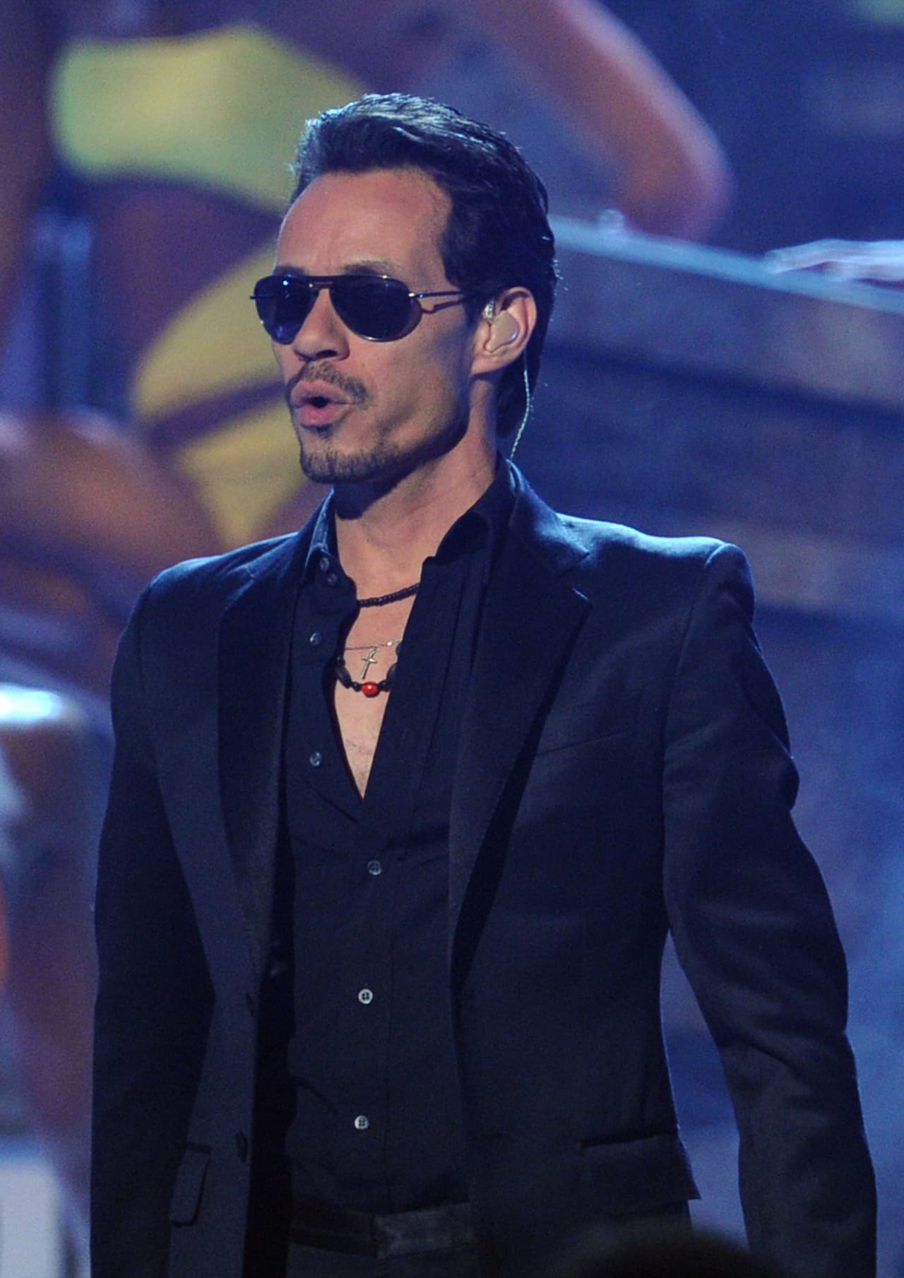 Un año antes, en 2011, lo que más llamó la atención fue la barba de candado que lució en Latin GRAMMY.