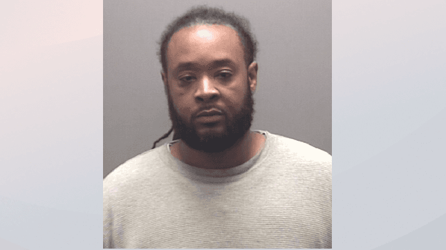 Cedric Williams
<br>605 Anna Drive, Mebane NC
<br>Tráfico de cocaína y conspiración de tráfico de cocaína
<br>Fianza: $20,000
<br>