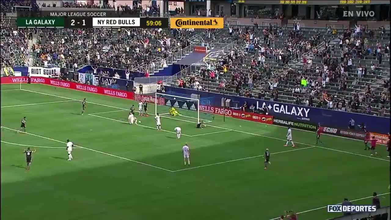 ¡Golazo y hat-trick! Chicharito puso el tercero ante NYRB