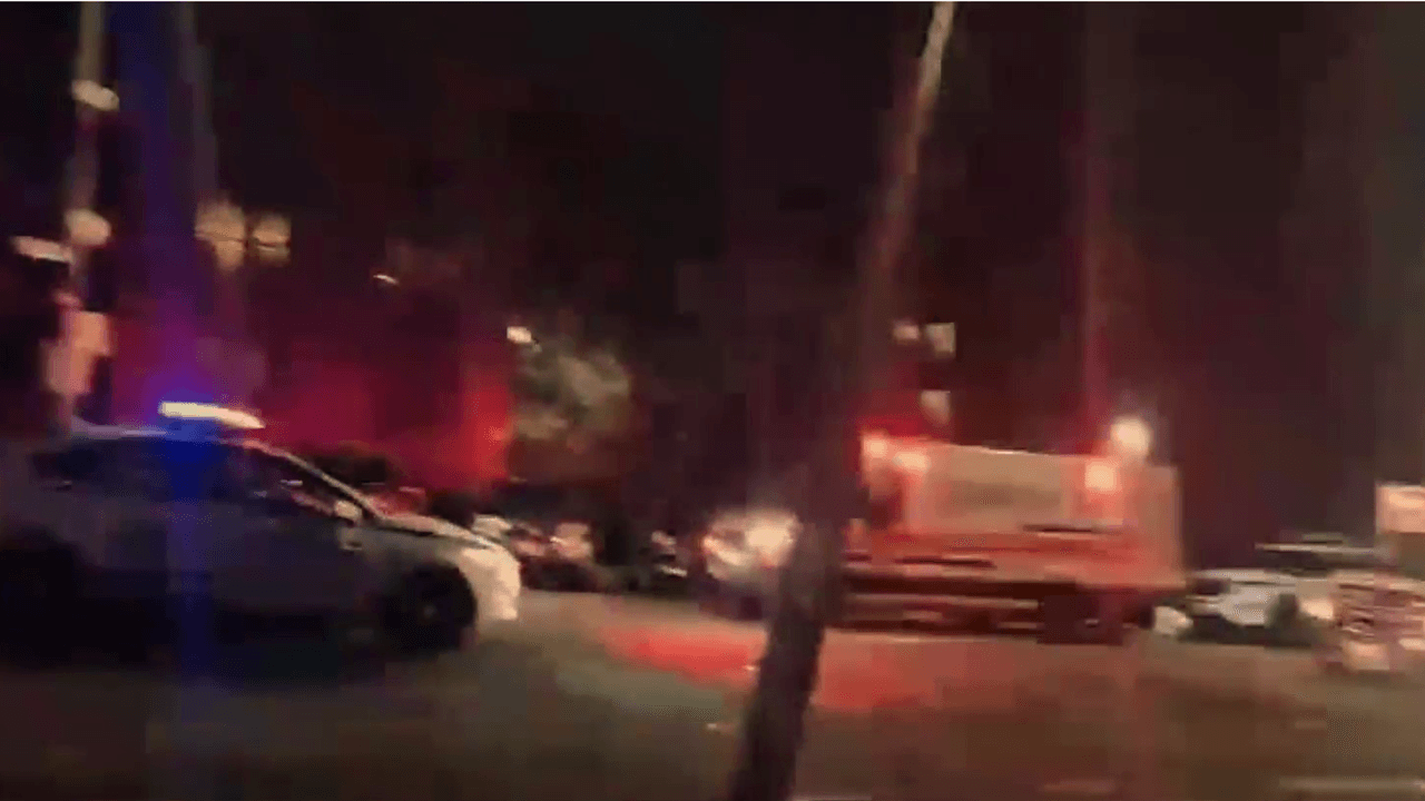 Pistoleros enmascarados disparan contra dos hombres en Queens