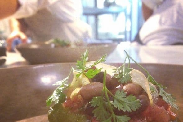 O tal vez se te antoja un tamal de papa, hoja santa, y ensalada de frijol criollo. ¡Delicioso!