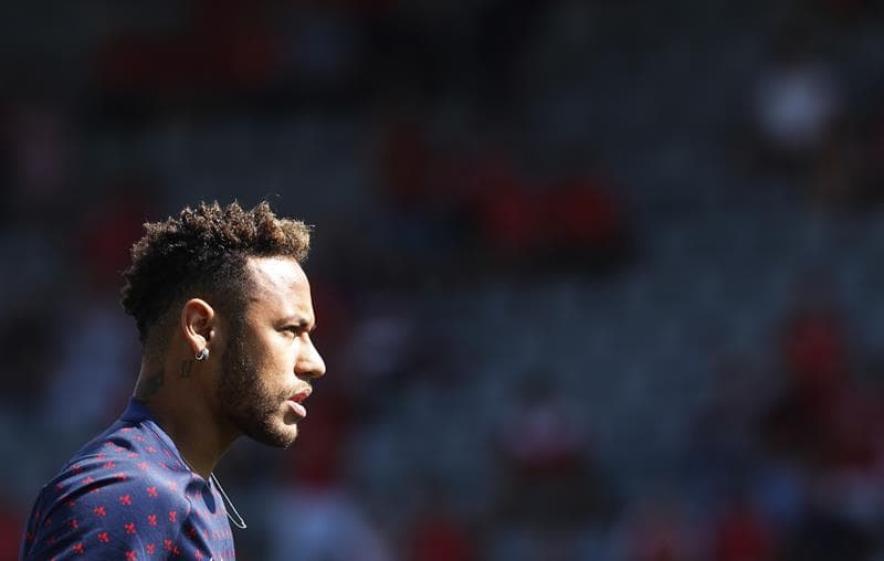 El más atacado desde el prinicipio del juego fue el brasileño Neymar. Pancartas en su contra y gritos por 'llorón' caían constantemente desde la tribuna.