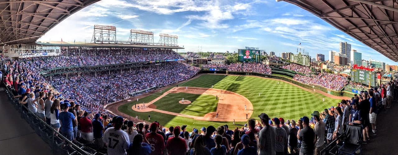 Los Chicago Cubs y Advocate Aurora Health confirmaron que están trabajando en un plan para proporcionar 
<a href="https://www.univision.com/local/chicago-wgbo/vacuna-covid19-chicago-donde-y-cuando">vacunas contra el covid-19</a> en el Wrigley Field.
<br>