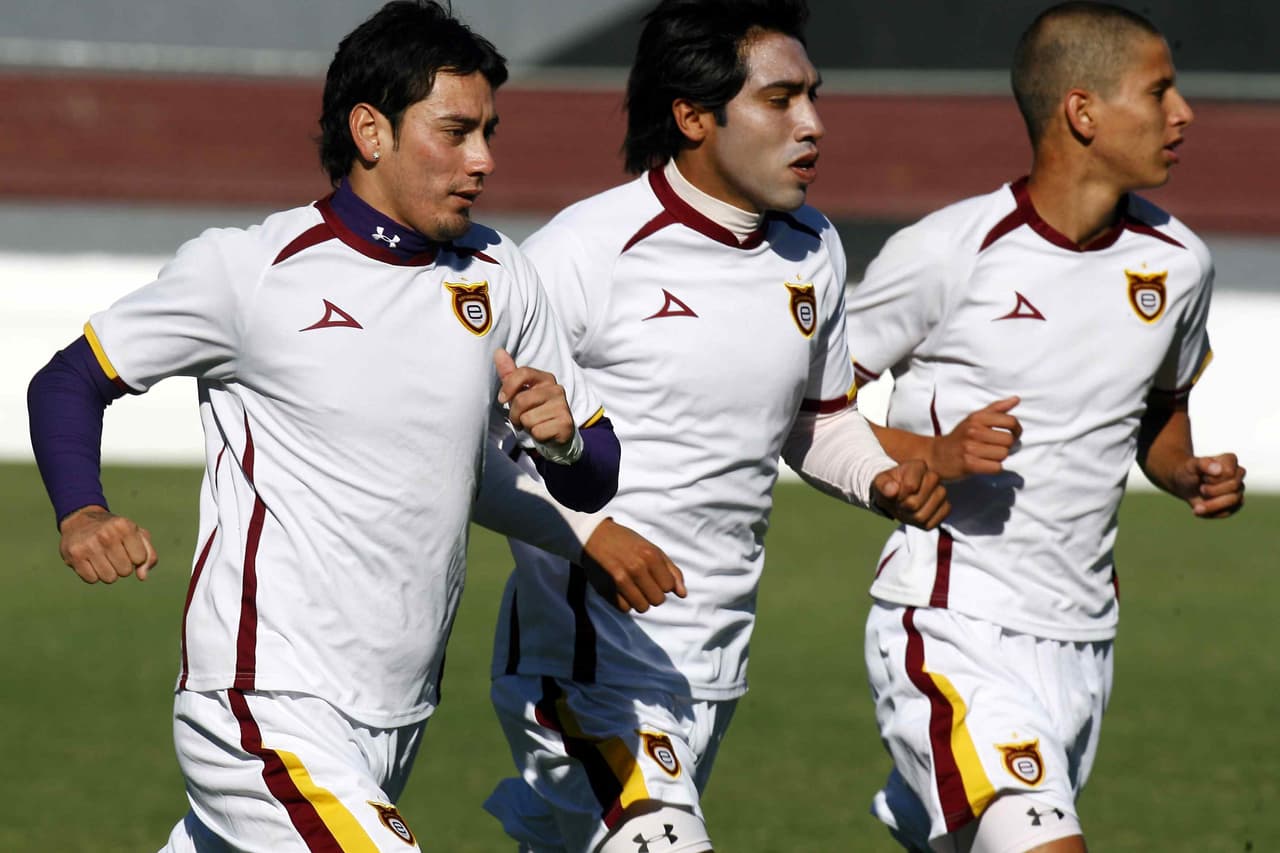 Sambueza ha declarado: "Sinceramente prefiero ser un jugador con carácter y no un pecho frío... como decimos en Argentina. Me gusta ganar, me enojo conmigo cuando no me salen las jugadas, lo importante son los resultados”.