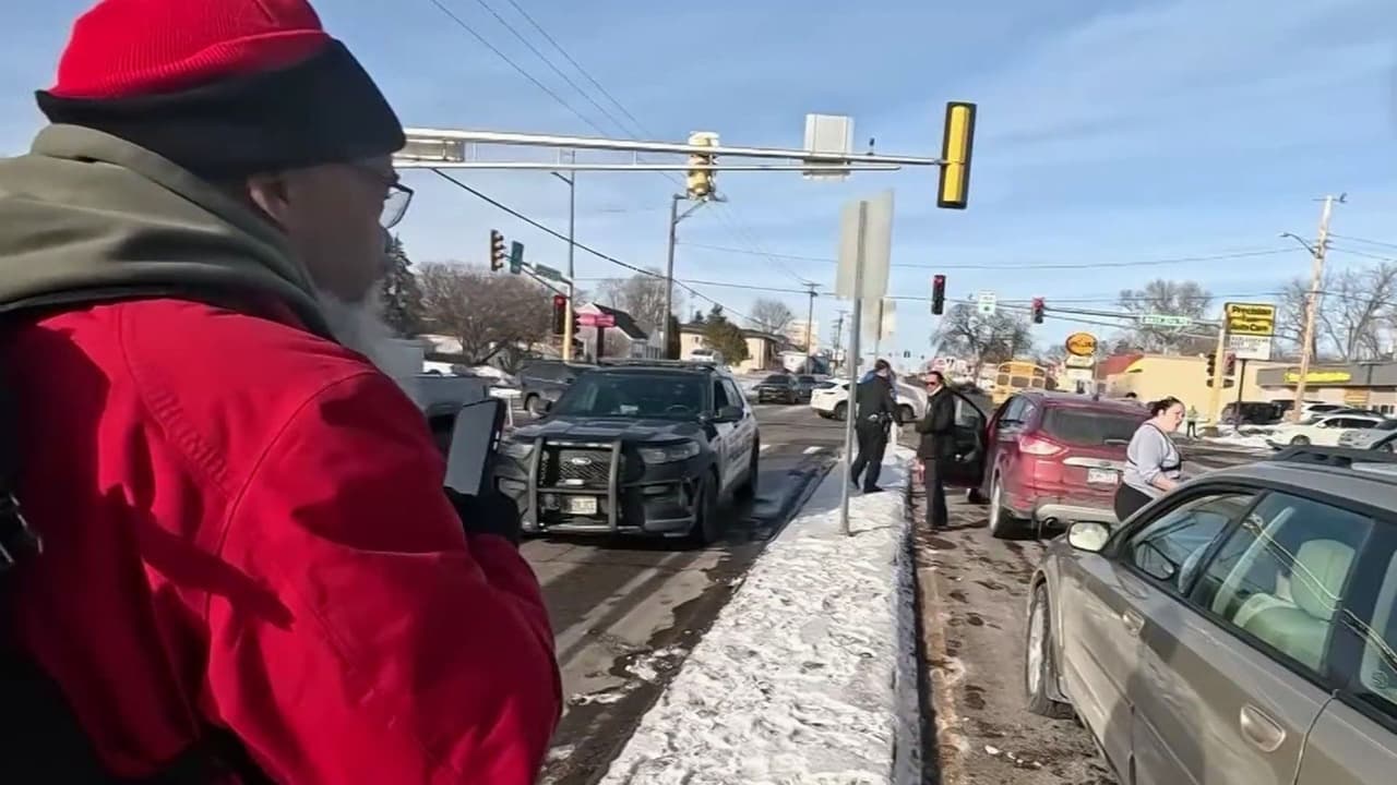 Crecen denuncias de arrestos de residentes que documentan operativos de agentes federales de inmigración