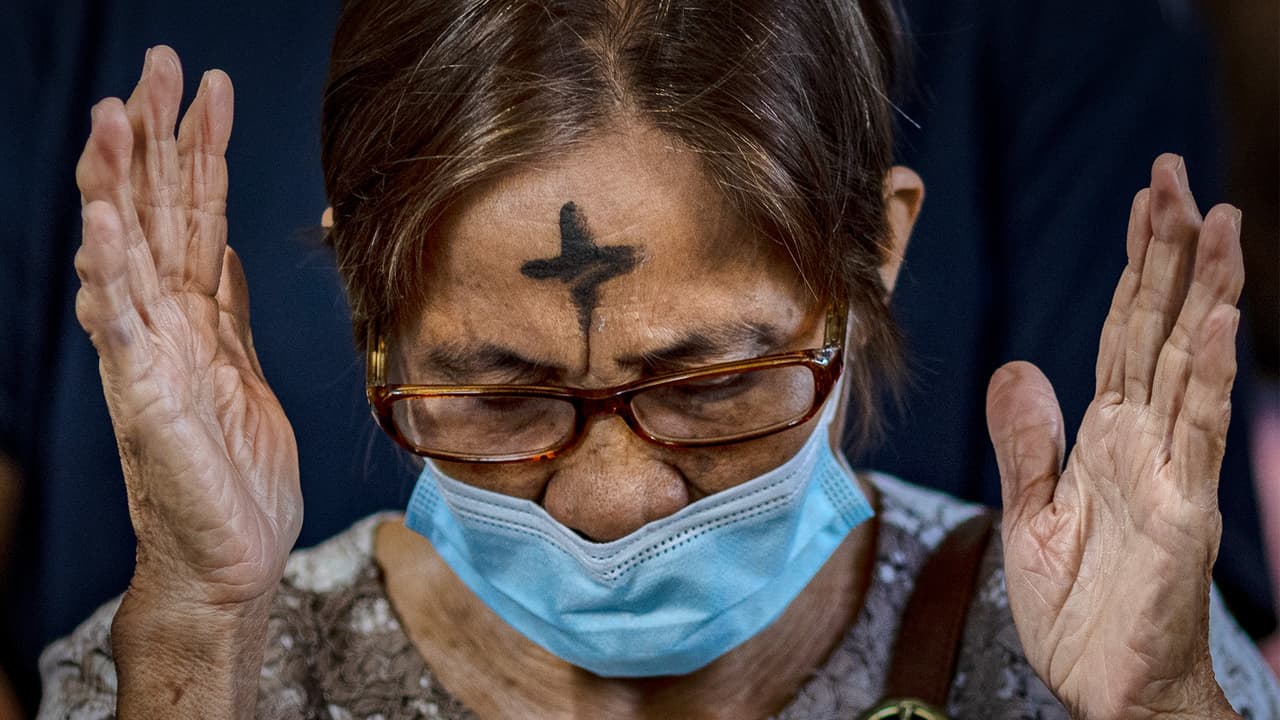 ¿Cuándo es el Miércoles de Ceniza, qué significa, cuál es su origen y por qué se impone la cruz?