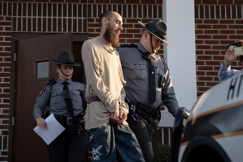 Si Cody Balmer resultara culpable, el Jefe de los Bomberos de 
<b>Harrisburg</b> desea "que lo enviaran a El Salvador por un delito grave y lo apoyo totalmente [...] No tiene 
<b><a href="https://www.univision.com/local/atlanta-wuvg/politica-atlanta/madre-hondurena-es-detenida-por-ice-sus-hijos-describen-como-fue-su-arresto-video" target="_blank">por qué disfrutar de los lujos que ofrecemos aquí</a></b> en Estados Unidos".